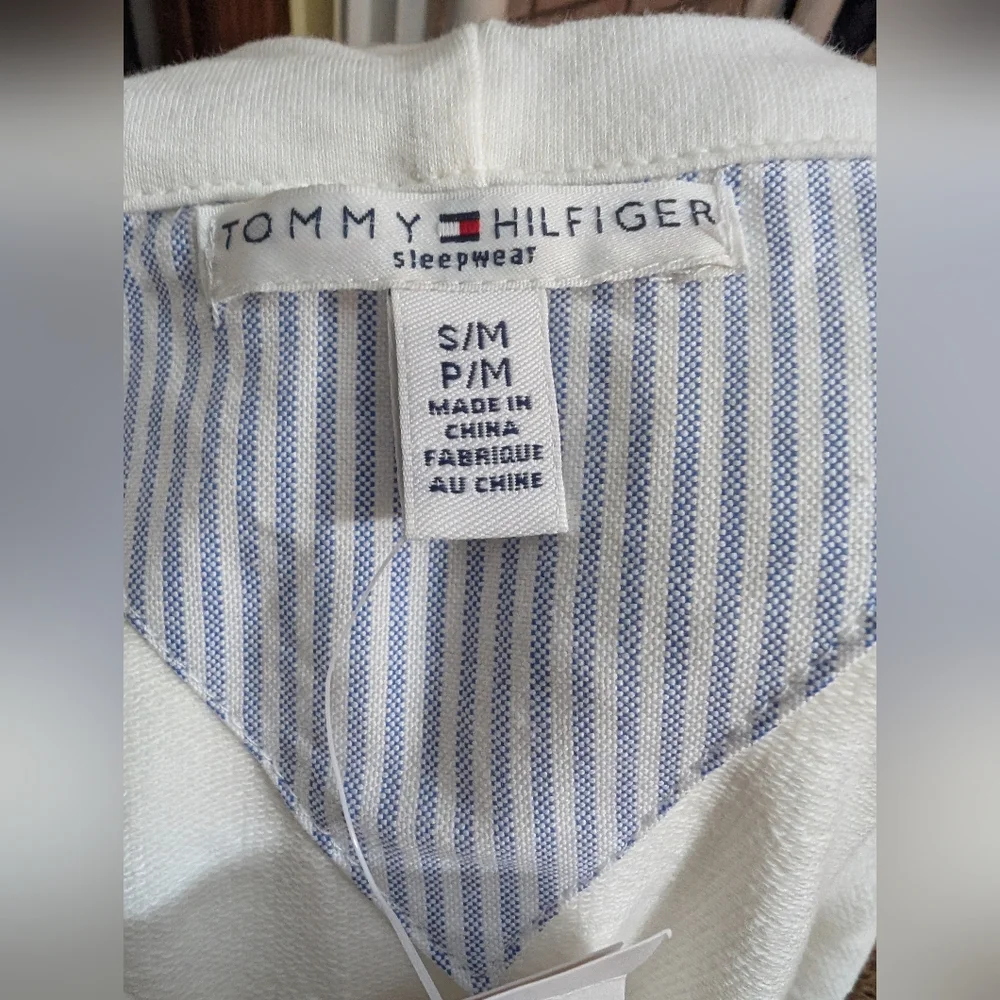 NWT Tommy Hilfiger Hooded Bathrobe - Picture 5 of 6